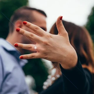 Lab Diamond Engagement Rings: The Ultimate Buyer’s Guide (2026) 1 Proposal Engagement Rings Lab Diamond Quorri Canada 400x